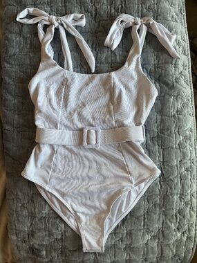 Beach Riot Sydney belted swimsuit size small grey – white